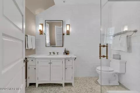 Bath - 1 Post Rd, Rumson, NJ 07760 photo 6 of 9