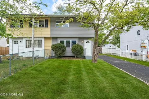 813 Oak St, Lakehurst, NJ 08733