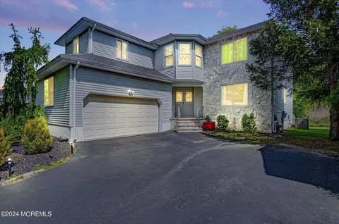 9 Pemberton Dr, Matawan, NJ 07747