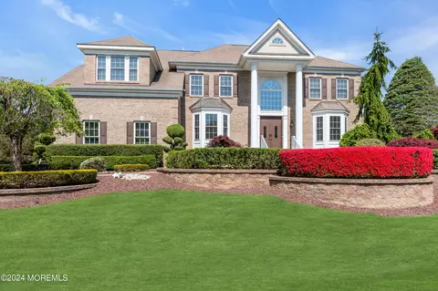 59 Rutledge Rd, Marlboro, NJ 07746