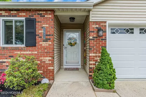 1512 Essex Ct, Toms River, NJ 08755