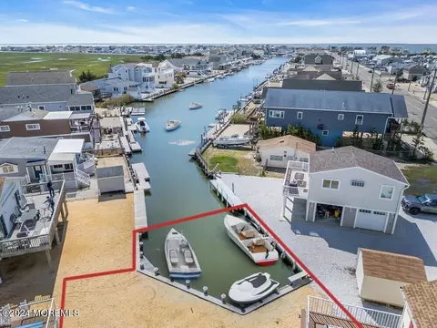 701 S Green St, Tuckerton, NJ 08087