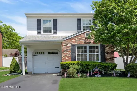 892 Fairview Dr, Toms River, NJ 08753