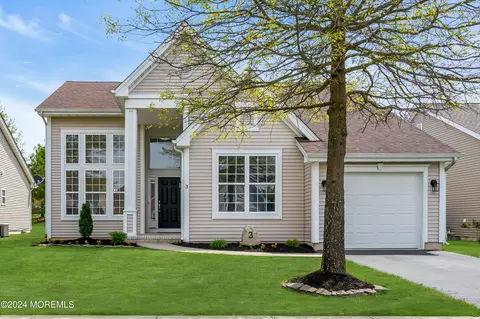 3 Stillwaters Ct, Barnegat, NJ 08005