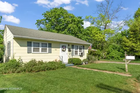46 Shell St, Beachwood, NJ 08722