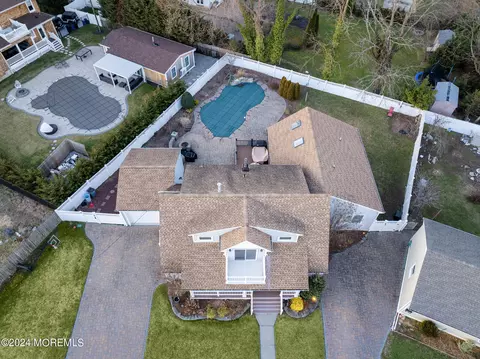 633 Manetta Dr, Point Pleasant, NJ 08742