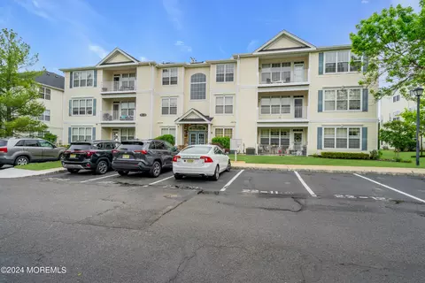 417 Saint Andrews Pl, Manalapan, NJ 07726