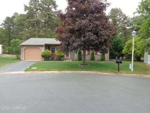 59 Westport Dr, Whiting, NJ 08759