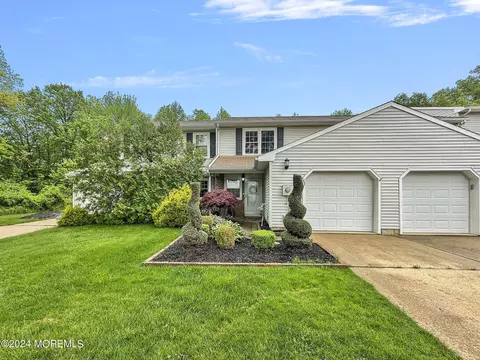 42 Staghorn Dr, Matawan, NJ 07747