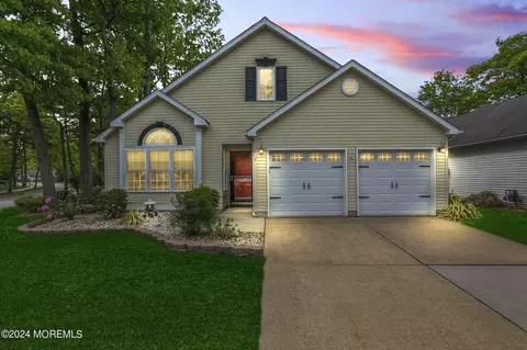 1 Abbot Ct, Jackson, NJ 08527