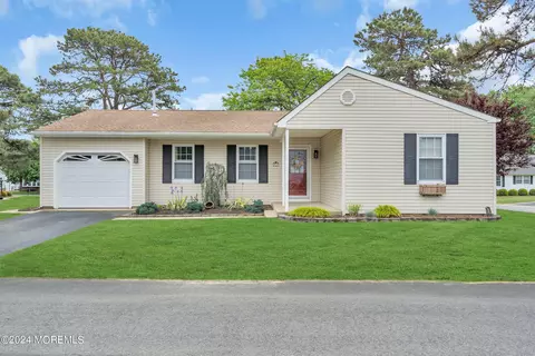 32 Penwood Dr, Whiting, NJ 08759