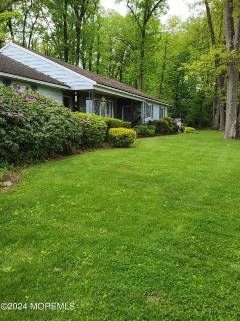 1 Northwood Dr, Alexandria, NJ 08867