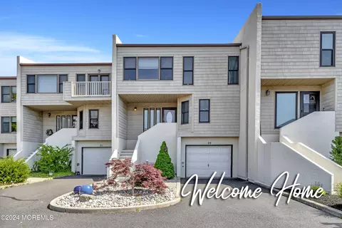 57 Bridgewaters Dr #22, Oceanport, NJ 07757