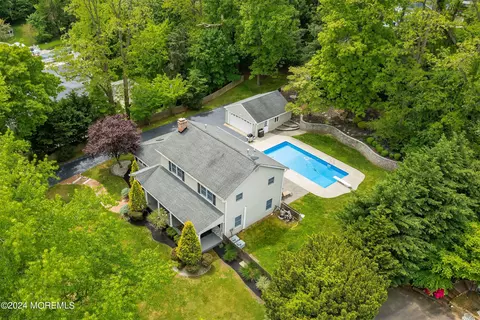 6 Dogwood Rd, Middletown, NJ 07748 photo 2