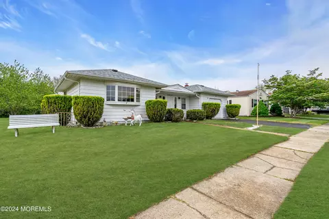 142 Port Royal Dr, Toms River, NJ 08757