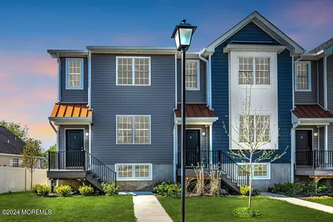 333 1st St #4, Keyport, NJ 07735