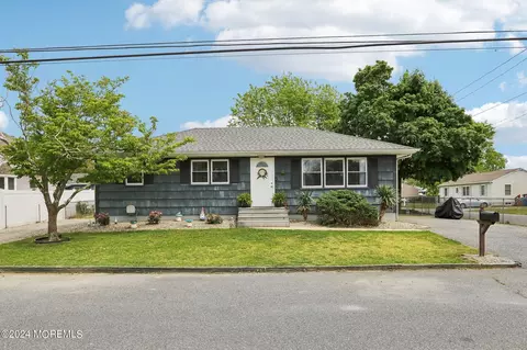 1053 Seaman Ave, Beachwood, NJ 08722