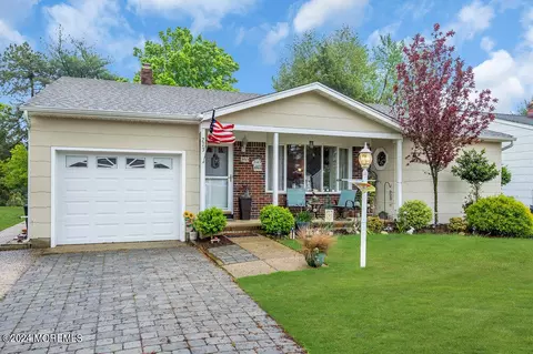273 Westbrook Dr, Toms River, NJ 08757