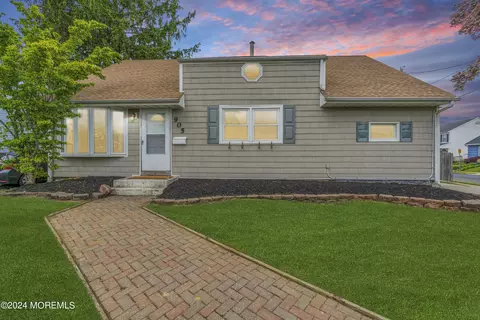 905 Stone Rd, Union Beach, NJ 07735