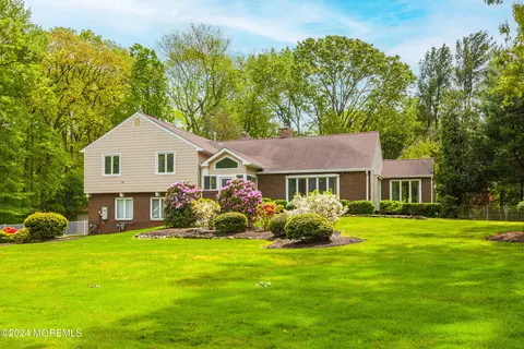 15 Lisa Ln, Morganville, NJ 07751