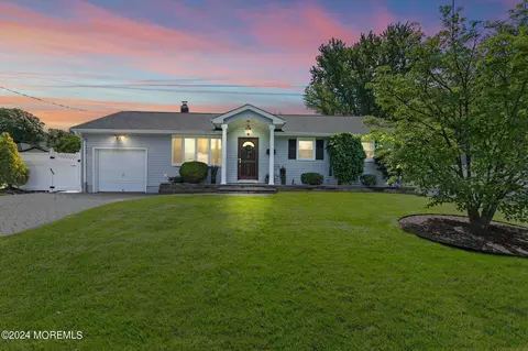 75 2nd St, Belford, NJ 07718