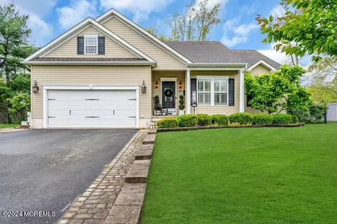 211 Plumsted Ct, Lanoka Harbor, NJ 08734