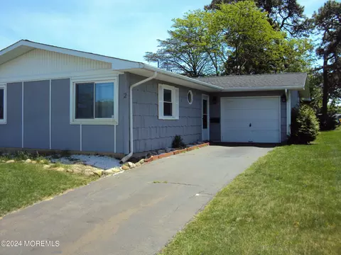 2 Heywood Ct, Brick, NJ 08724