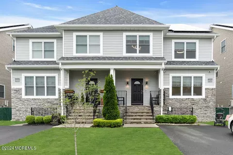 12 Sheraton Dr, Lakewood, NJ 08701