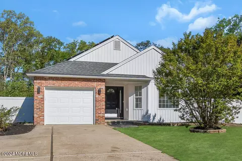 17 Wrangle Brook Rd, Toms River, NJ 08755