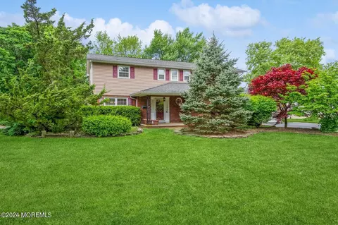 6 Braun Pl, Freehold, NJ 07728