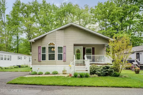 128 Village Rd, Morganville, NJ 07751