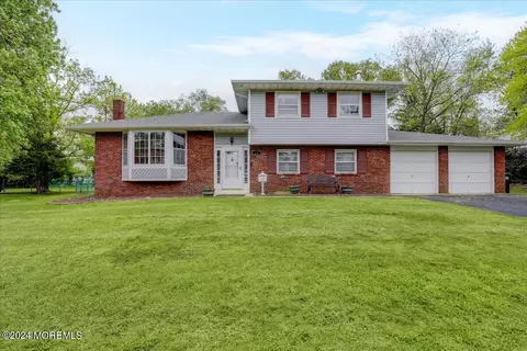 11 Springhill Dr, Howell, NJ 07731
