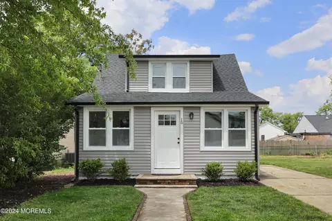 15 Saint Marks Pl, Keansburg, NJ 07734