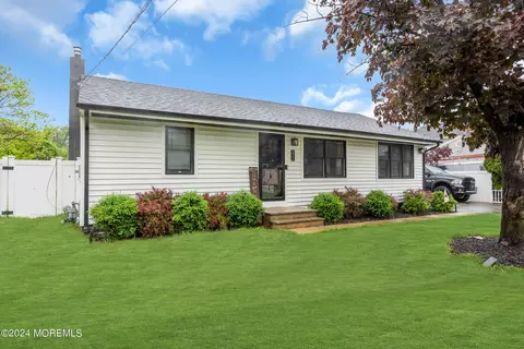 232 Ensign Ave, Beachwood, NJ 08722