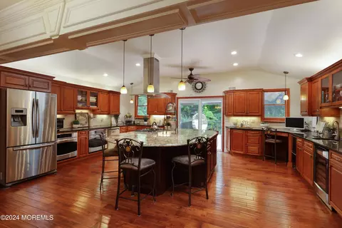 Kitchen - 4 E Point Rd, Lincroft, NJ 07738 photo 1 of 5