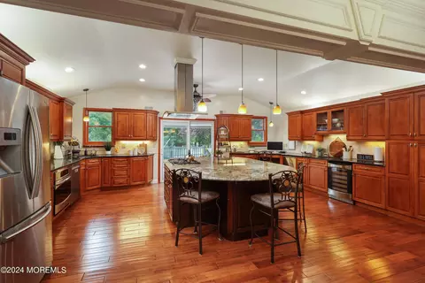 Kitchen - 4 E Point Rd, Lincroft, NJ 07738 photo 3 of 5