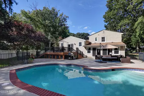 Exterior - 4 E Point Rd, Lincroft, NJ 07738 photo 4 of 9
