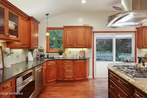 Kitchen - 4 E Point Rd, Lincroft, NJ 07738 photo 4 of 5