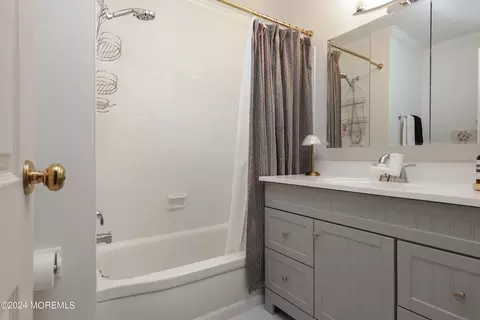 Bath - 4 E Point Rd, Lincroft, NJ 07738 photo 2 of 3