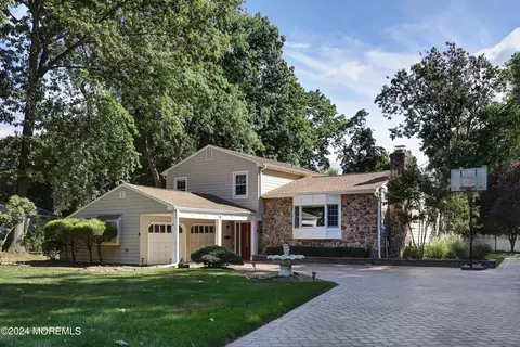 4 E Point Rd, Lincroft, NJ 07738
