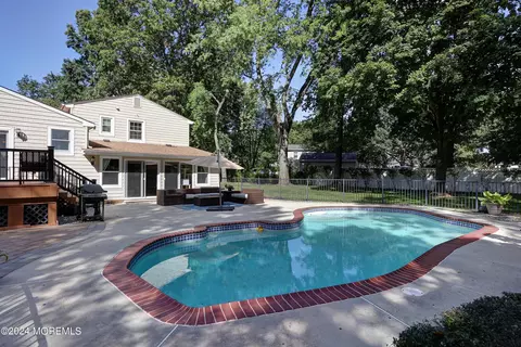 Exterior - 4 E Point Rd, Lincroft, NJ 07738 photo 5 of 9