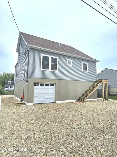 91 Illinois Ave, Waretown, NJ 08758