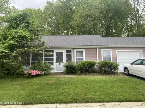 6 A Barberry Dr, Lakewood, NJ 08701