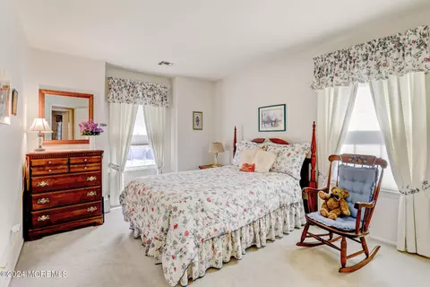 4 Walnut Dr, Howell, NJ 07731 photo 17