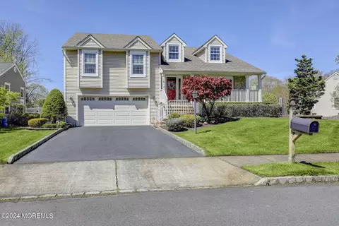 4 Walnut Dr, Howell, NJ 07731