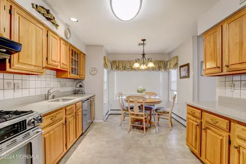 4 Walnut Dr, Howell, NJ 07731 photo 11
