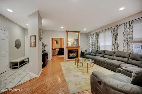 21 Chiswick Ct, Jackson, NJ 08527 photo 15