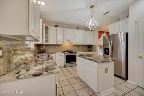 21 Chiswick Ct, Jackson, NJ 08527 photo 9