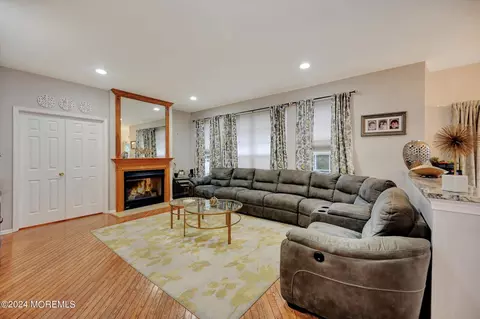 21 Chiswick Ct, Jackson, NJ 08527 photo 13