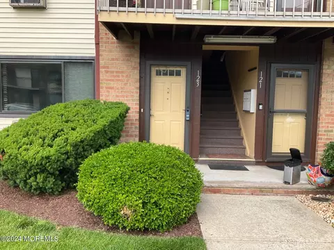 123 Cricket Ln #123, Woodbridge, NJ 07095